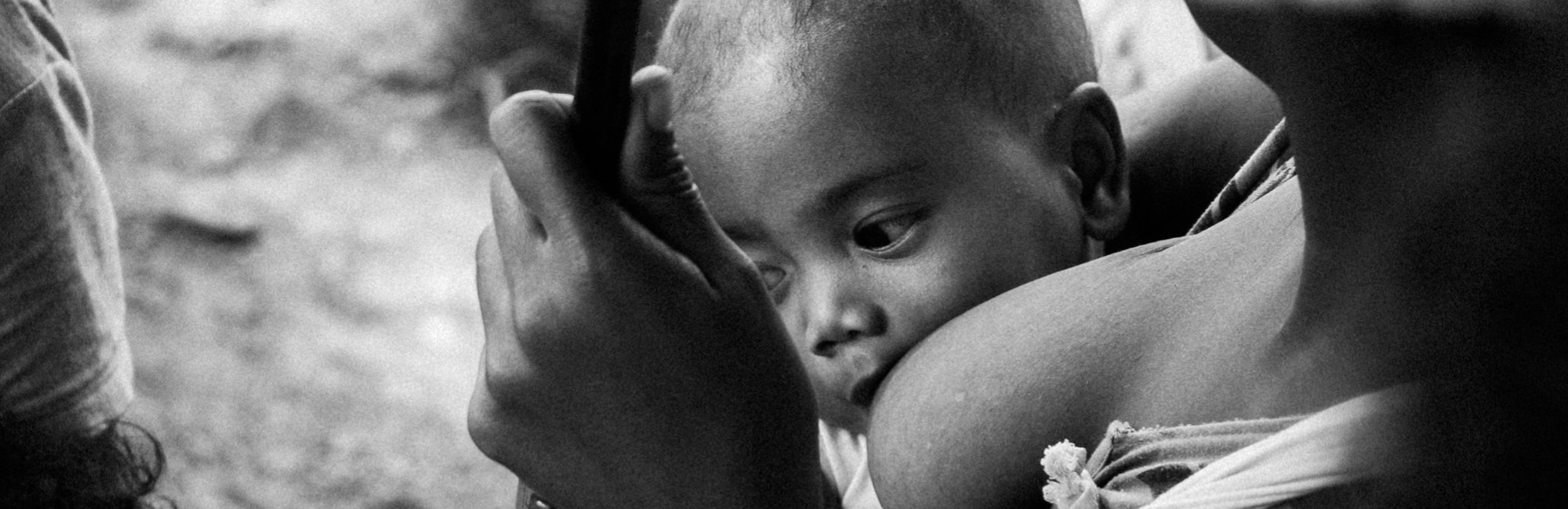 baby distractible at breast; breastfeeding; black baby