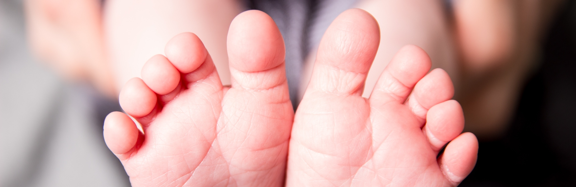 baby's feet and toes in daylight